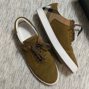 Excellent condition Burberry sneakers